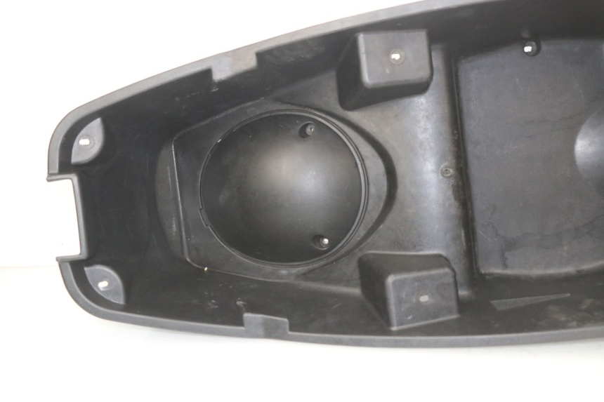 photo de UNDERSEAT STORAGE RAZZO STEED 125 (2012 - 2018) - Technical close-up