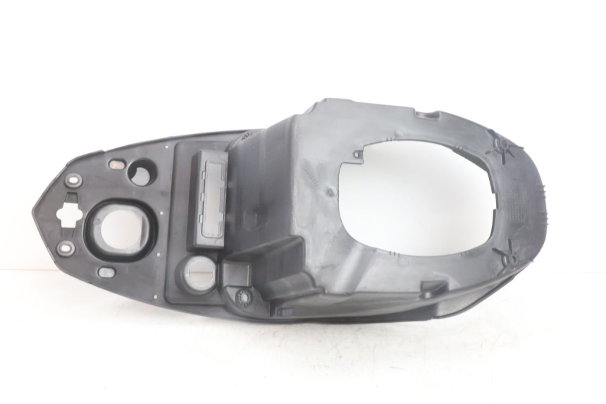 photo de UNDERSEAT STORAGE PEUGEOT STREETZONE NAKED 2T 50 (2014 - 2018) - Fixing points details