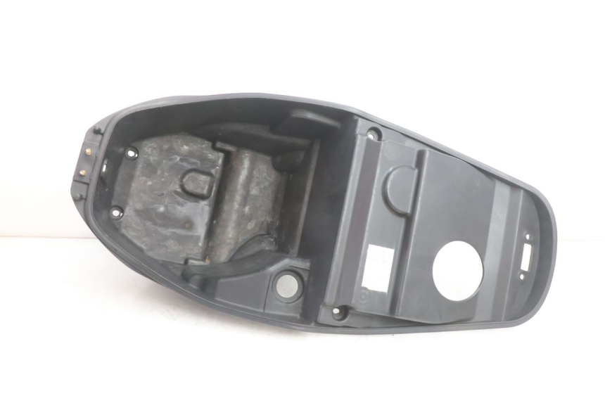 photo de UNDERSEAT STORAGE KYMCO SUPER 8 2T 50 (2007 - 2013) - Zoom on usage condition