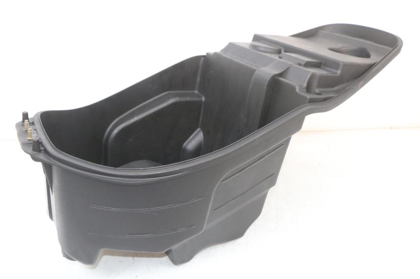 photo de UNDERSEAT STORAGE KYMCO SUPER 8 4T 50 (2021 - 2024) - Technical close-up