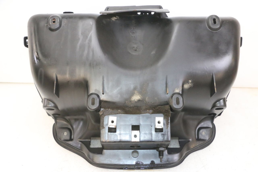 photo de UNDERSEAT STORAGE PIAGGIO SUPER LX 125 (2000 - 2003) - Component detail