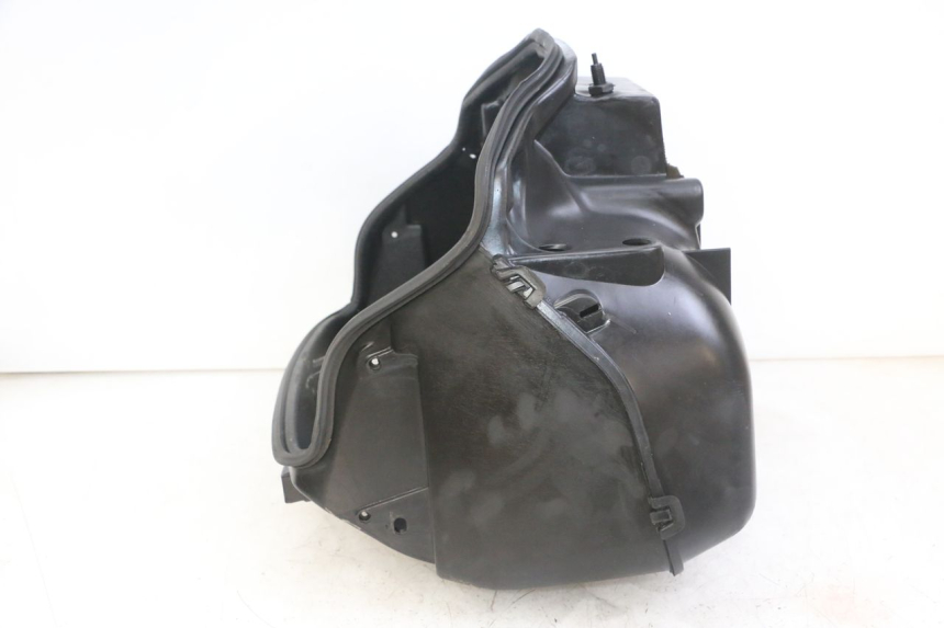 photo de UNDERSEAT STORAGE PIAGGIO SUPER LX 125 (2000 - 2003) - Technical close-up