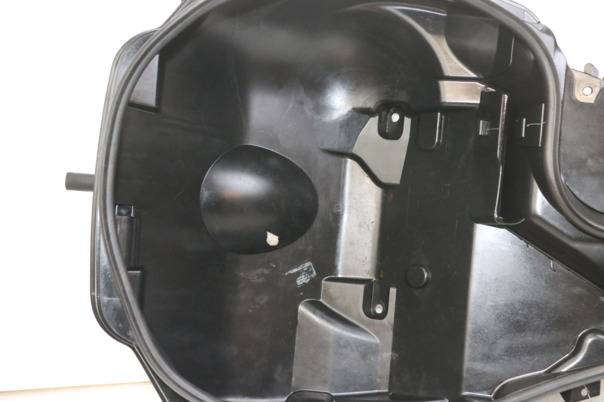 photo de UNDERSEAT STORAGE SUZUKI BURGMAN 125 (2018 - 2021) - Technical close-up
