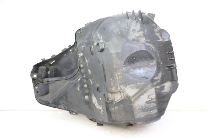 photo de UNDERSEAT STORAGE SUZUKI BURGMAN 125 (2015 - 2017) - Surface and material condition