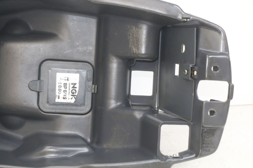 photo de SEAT STORAGE BOX PEUGEOT SV 125 (1991 - 1994) - Surface and material condition