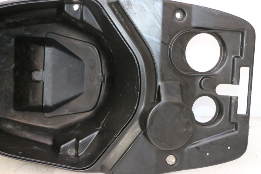 photo de UNDERSEAT STORAGE PEUGEOT TREKKER 50 (1995 - 2004) - Additional view of the item