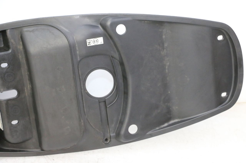 photo de UNDERSEAT STORAGE PEUGEOT TWEET PRO CARGO 50 (2018 - 2022) - Fixing points details