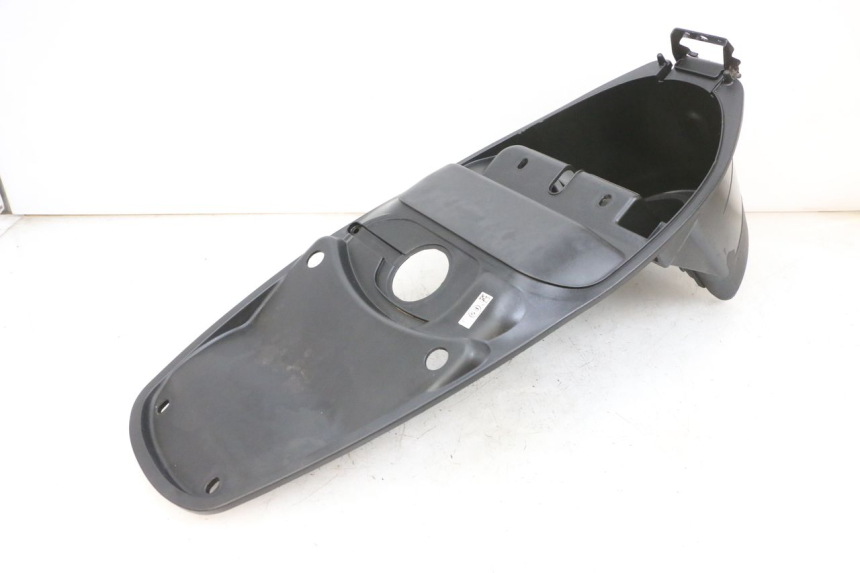 photo de UNDERSEAT STORAGE PEUGEOT TWEET PRO EFI 4T 50 (2021 - 2022) - Fixing points details