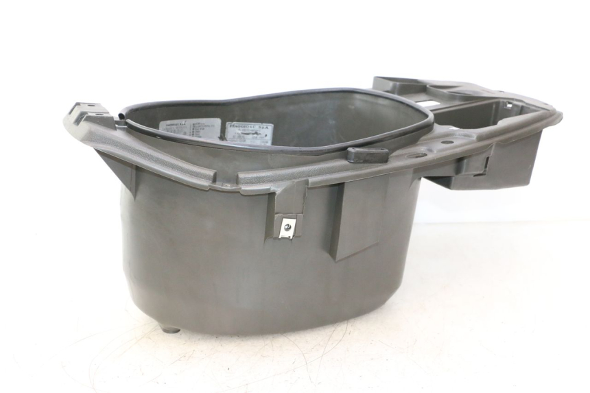 photo de UNDERSEAT STORAGE PIAGGIO TYPHOON 50 (2000 - 2009) - Component detail