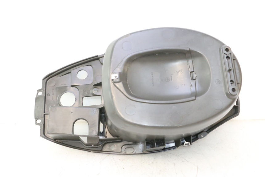 photo de UNDERSEAT STORAGE PIAGGIO TYPHOON 50 (2000 - 2009) - Zoom on usage condition