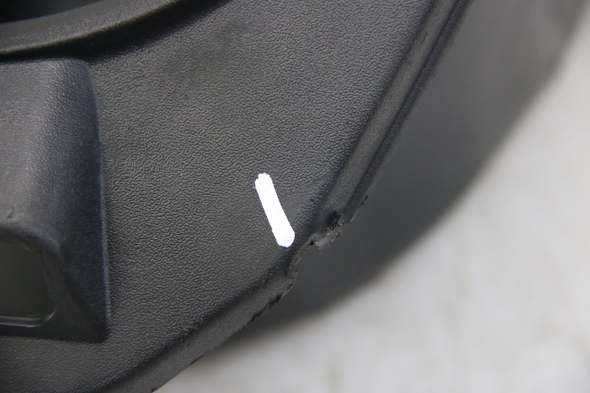 photo de SEAT STORAGE BOX PIAGGIO VESPA SPRINT 2T 50 (2014 - 2018) - Fixing points details