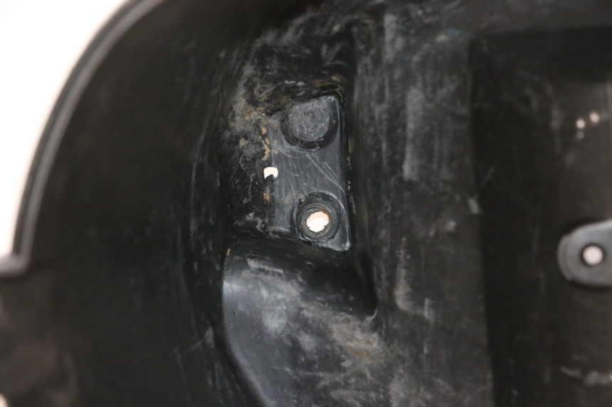 photo de UNDERSEAT STORAGE PEUGEOT VIVACITY 50 (1998 - 2003) - Fixing points details