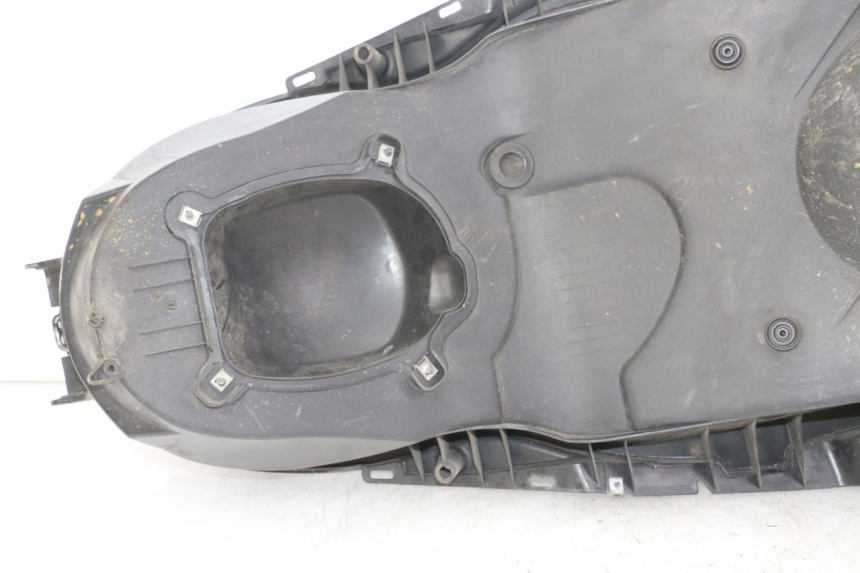 photo de SEAT STORAGE BOX YAMAHA X-MAX XMAX ABS 250 (2010 - 2012) - Fixing points details