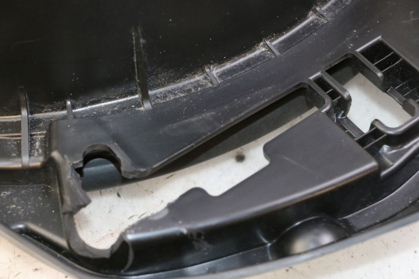 photo de UNDERSEAT STORAGE YAMAHA XMAX X-MAX 125 (2021 - 2025) - Zoom on usage condition