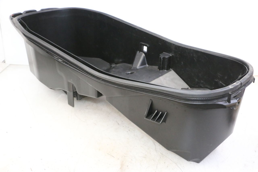 photo de UNDERSEAT STORAGE YAMAHA XMAX X-MAX 125 (2021 - 2025) - Fixing points details