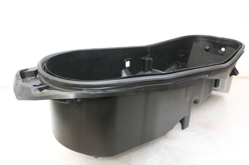 photo de UNDERSEAT STORAGE YAMAHA XMAX X-MAX 125 (2021 - 2025) - Surface and material condition