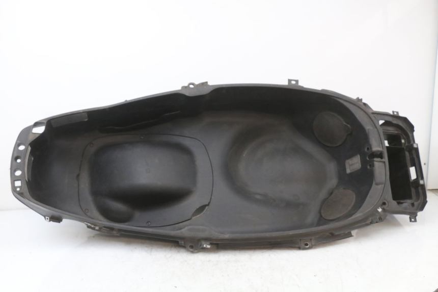 photo de SEAT STORAGE BOX PIAGGIO X10 125 (2012 - 2017) - Zoom on usage condition