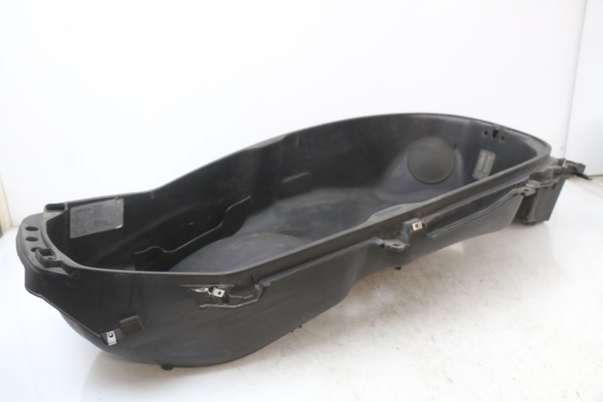 photo de SEAT STORAGE BOX PIAGGIO X10 125 (2012 - 2017) - Alternative perspective