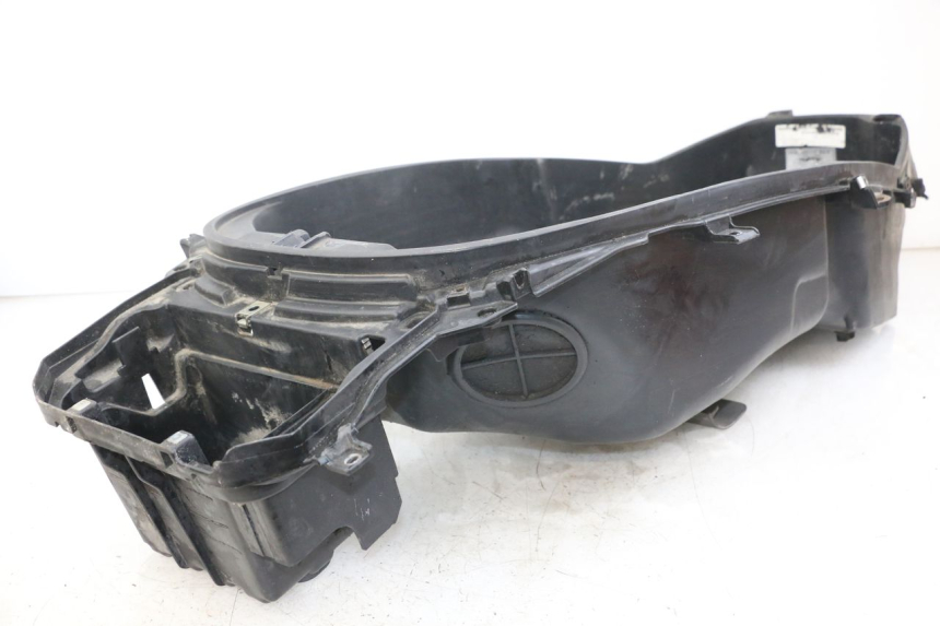 photo de SEAT STORAGE BOX PIAGGIO X10 125 (2012 - 2017) - Surface and material condition