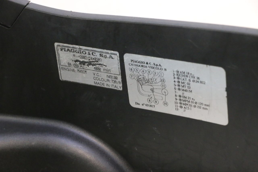 photo de UNDERSEAT STORAGE PIAGGIO X8 STREET 125 (2006 - 2007) - Distinctive features
