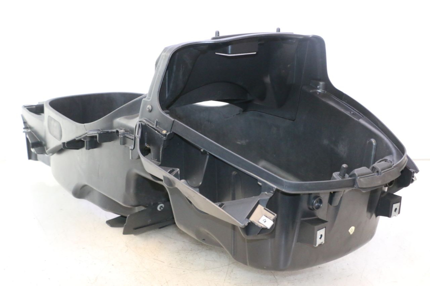 photo de UNDERSEAT STORAGE PIAGGIO X8 STREET 125 (2006 - 2007) - Surface and material condition