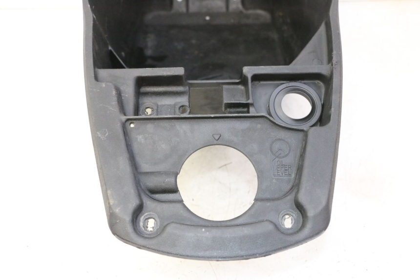 photo de UNDERSEAT STORAGE HONDA X8R 50 (1998 - 2003) - Surface and material condition