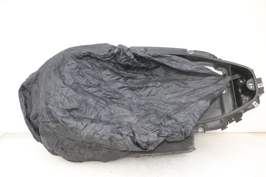 photo de UNDERSEAT STORAGE PIAGGIO X9 EVOLUTION 125 (2003 - 2007) - Component detail