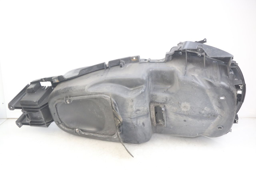 photo de SEAT STORAGE BOX PIAGGIO XEVO - X EVO 125 (2007 - 2017) - Technical close-up