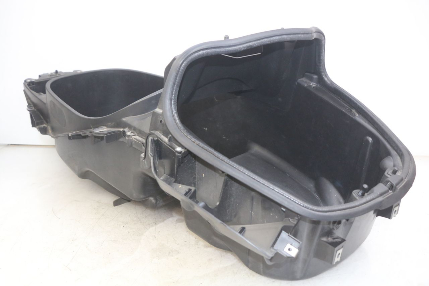 photo de SEAT STORAGE BOX PIAGGIO XEVO - X EVO 125 (2007 - 2017) - Technical close-up
