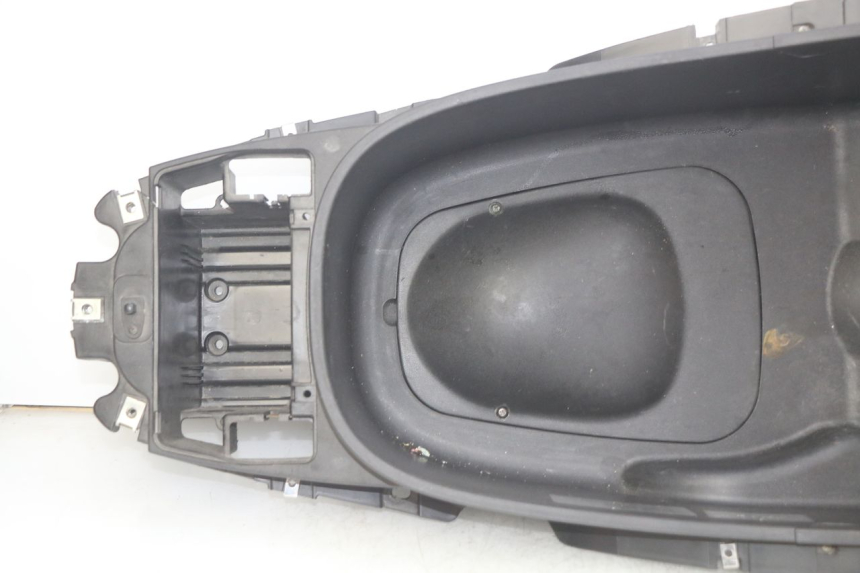 photo de SEAT STORAGE BOX PIAGGIO XEVO - X EVO 125 (2007 - 2017) - Fixing points details