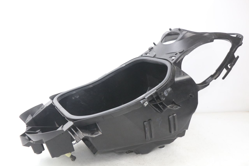 photo de UNDERSEAT STORAGE YAMAHA XP T-MAX TMAX 500 (2008 - 2012) - Fixing points details