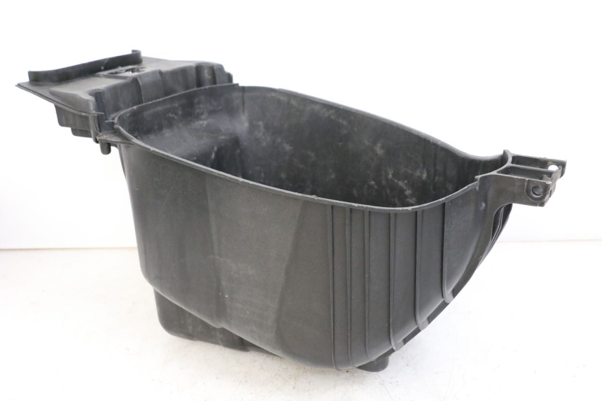 photo de UNDERSEAT STORAGE YAMAHA YE ZEST 50 (1992 - 1998) - Fixing points details