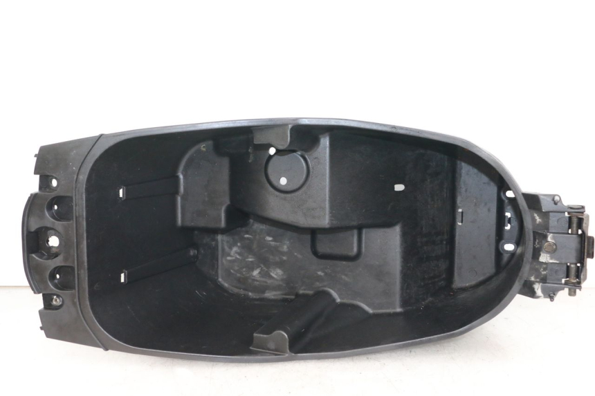 photo de UNDERSEAT STORAGE YAMAHA YP MAJESTY 125 (2002 - 2006) - Main view