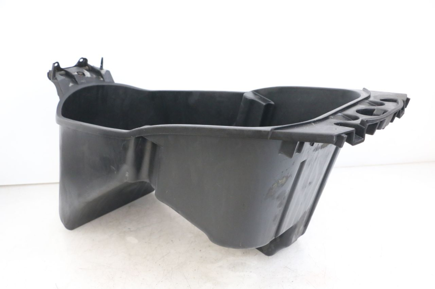 photo de UNDERSEAT STORAGE YAMAHA YP MAJESTY 125 (2002 - 2006) - Alternative perspective