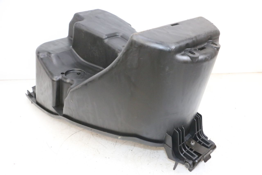 photo de UNDERSEAT STORAGE YAMAHA YP MAJESTY 125 (2002 - 2006) - Component detail