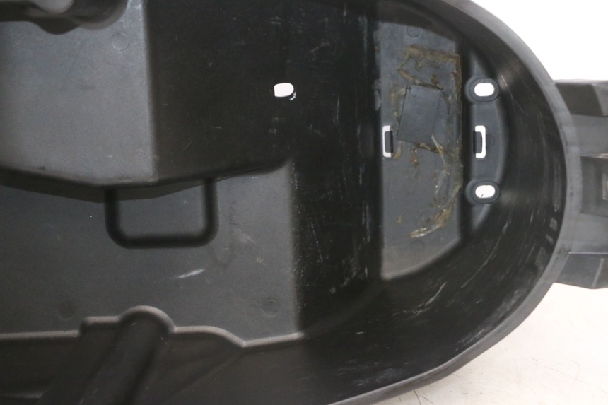 photo de UNDERSEAT STORAGE YAMAHA YP MAJESTY 125 (1998 - 2001) - Technical close-up