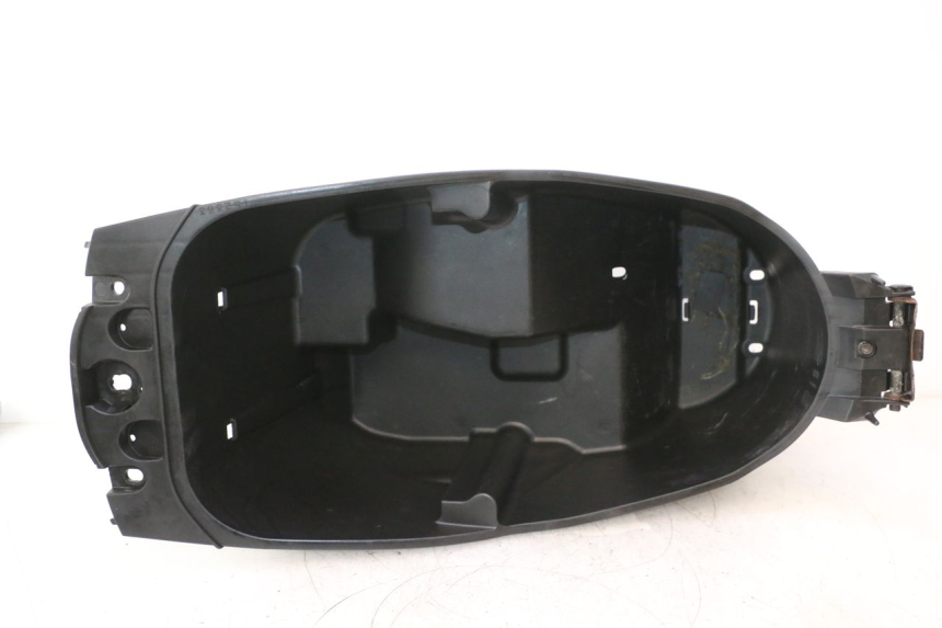 photo de UNDERSEAT STORAGE YAMAHA YP MAJESTY 125 (1998 - 2001) - Product overview
