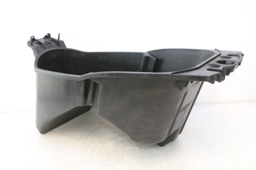photo de UNDERSEAT STORAGE YAMAHA YP MAJESTY 125 (1998 - 2001) - Surface and material condition