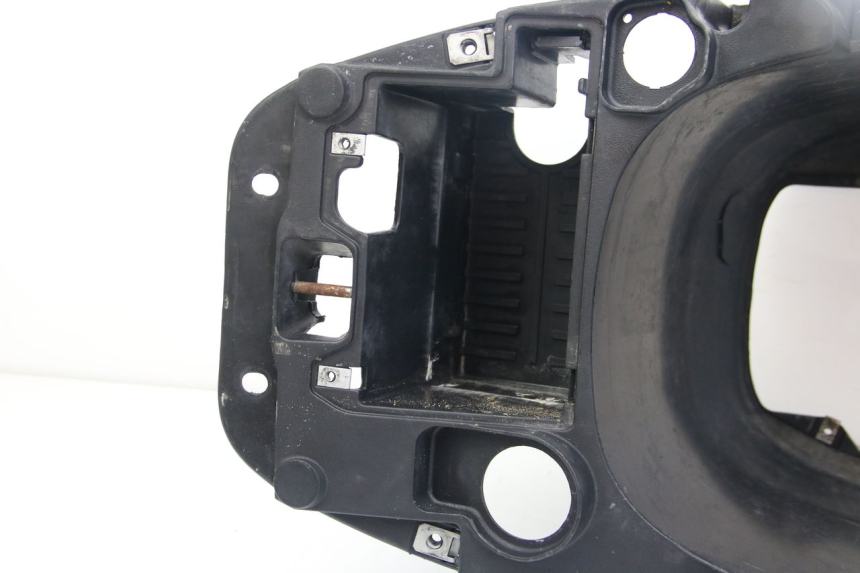 photo de SEAT STORAGE BOX PIAGGIO ZIP 2T 50 (2009 - 2019) - Fixing points details