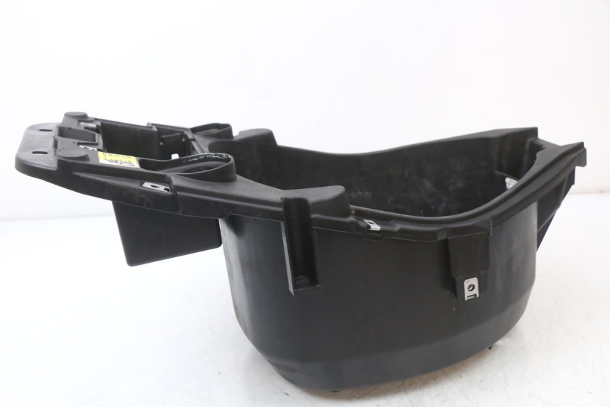 photo de SEAT STORAGE BOX PIAGGIO ZIP 2T 50 (2009 - 2019) - Fixing points details