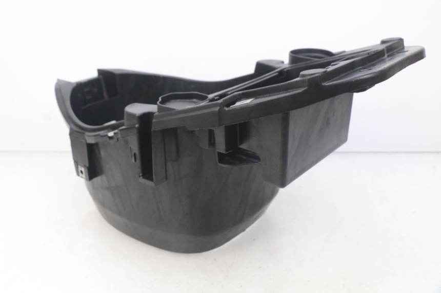 photo de UNDERSEAT STORAGE PIAGGIO ZIP 4T 50 (2006 - 2017) - Alternative perspective