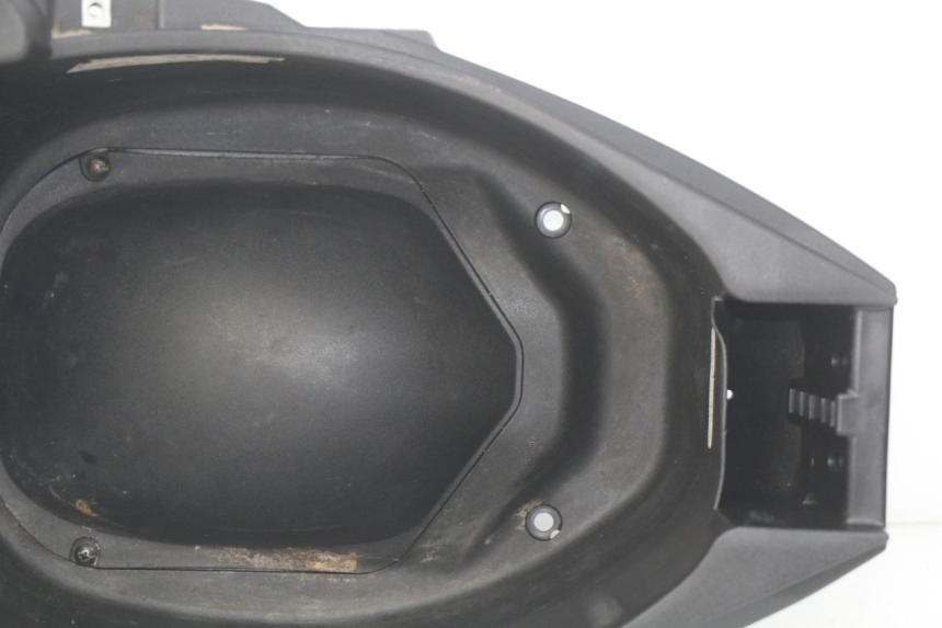 photo de SEAT STORAGE BOX PIAGGIO ZIP 4T 50 (2018 - 2020) - Technical close-up