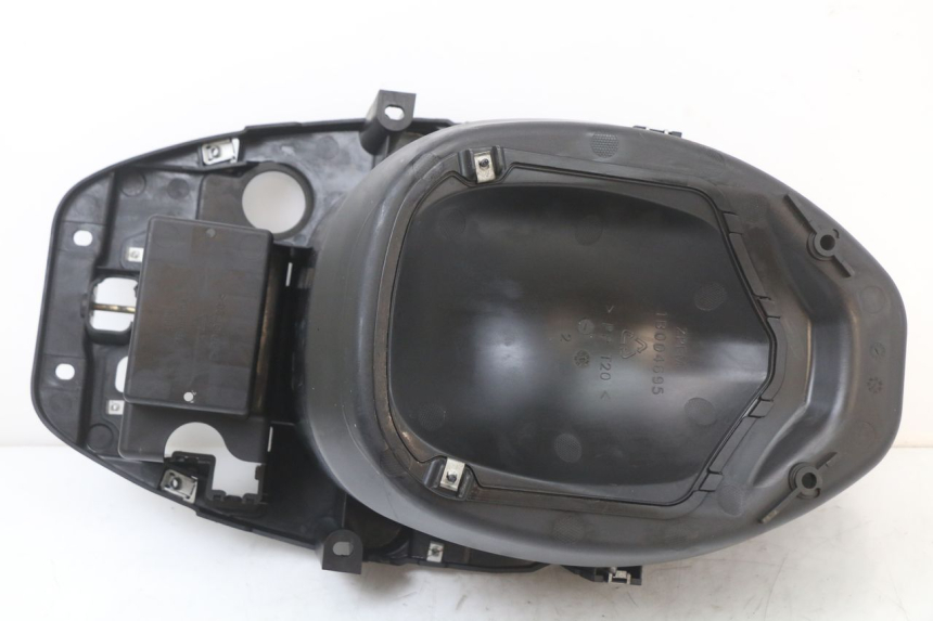 photo de SEAT STORAGE BOX PIAGGIO ZIP 4T 50 (2018 - 2020) - Surface and material condition