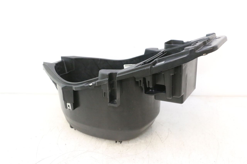 photo de UNDERSEAT STORAGE PIAGGIO ZIP IGET 4T 50 (2021 - 2023) - Technical close-up
