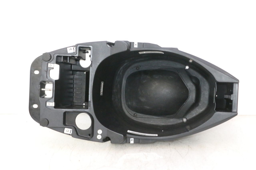 photo de UNDERSEAT STORAGE PIAGGIO ZIP IGET 4T 50 (2021 - 2023) - Fixing points details