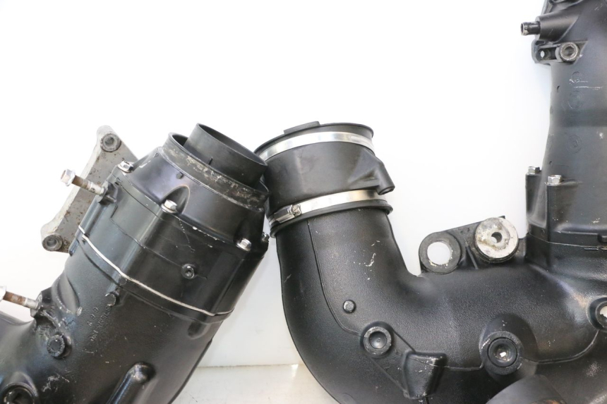photo de EXHAUST PIPE YAMAHA WAVE RUNNER GP R 1200 (2000 - 2003) - Focus on structure