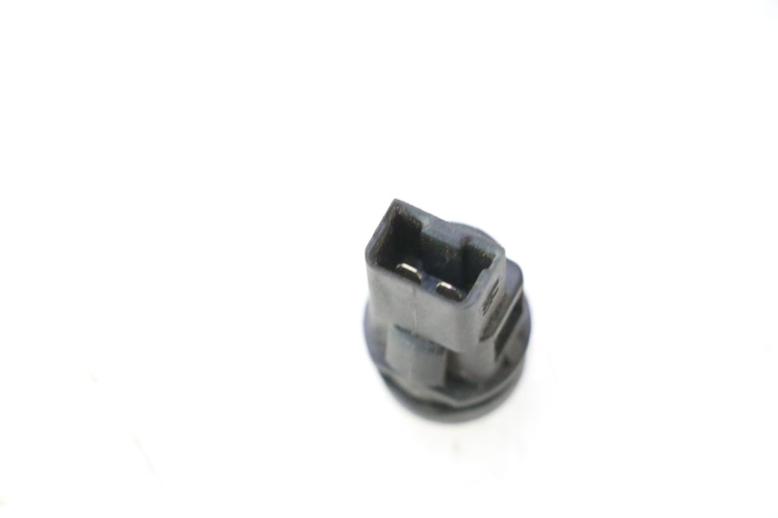 photo de TRACTION CONTROL SWITCH PIAGGIO MP3 500 (2016 - 2018) - Zoom on usage condition