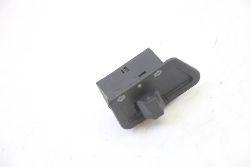 photo de TURN SIGNAL SWITCH MOTRON BREEZY 4T 50 (2021 - 2025) - Component detail