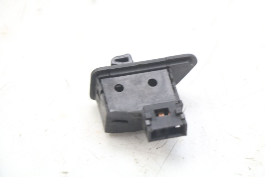 photo de TURN SIGNAL SWITCH HONDA FES PANTHEON 2T 125 (1998 - 2002) - Zoom on usage condition