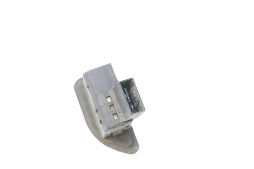 photo de TURN SIGNAL SWITCH PIAGGIO FLY 2T 50 (2004 - 2017) - Alternative perspective